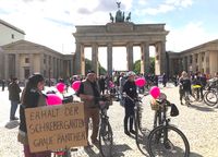 GRAUE PANTHER Fahrraddemo am Brandenburger Tor